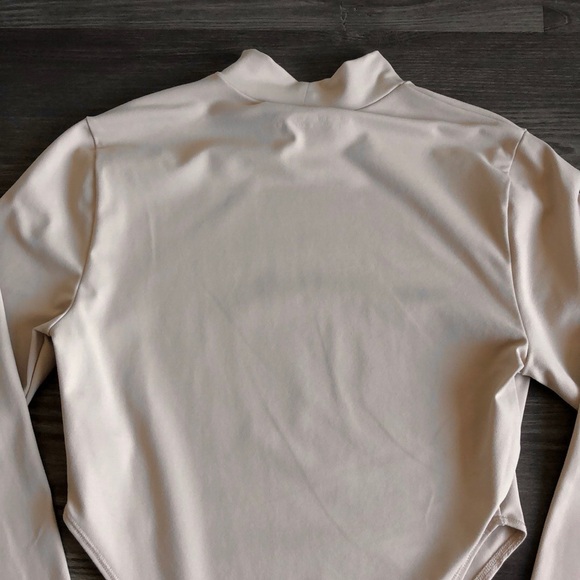 Abercrombie and Fitch Soft Matte Seamless Bodysuit Nude Mock Neck Long Sleeve - Picture 7 of 14